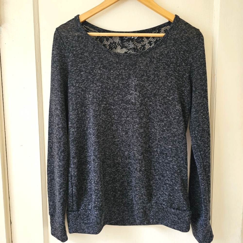 NWT•Black heather top with lace back detail (M)